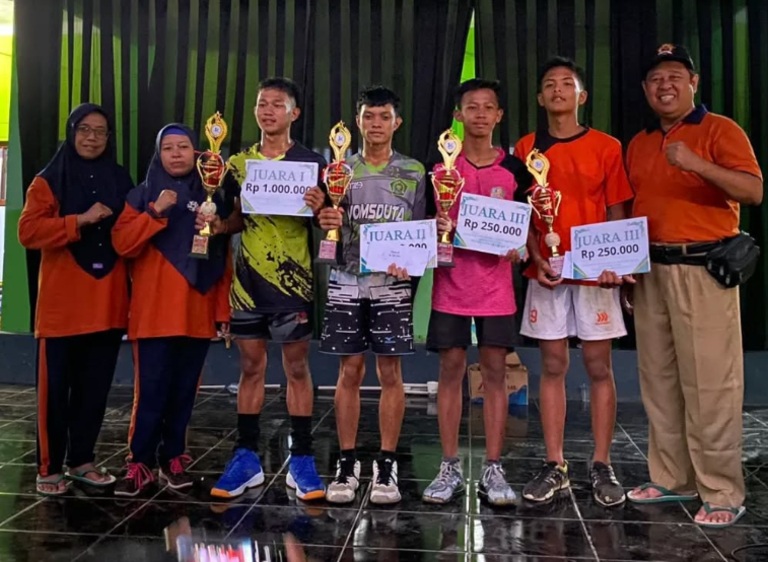 Tim Voli Putra dan Putri Sempala mempersembahkan gelar juara 3